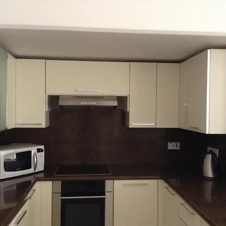 Bayview Amathusia Apartament
